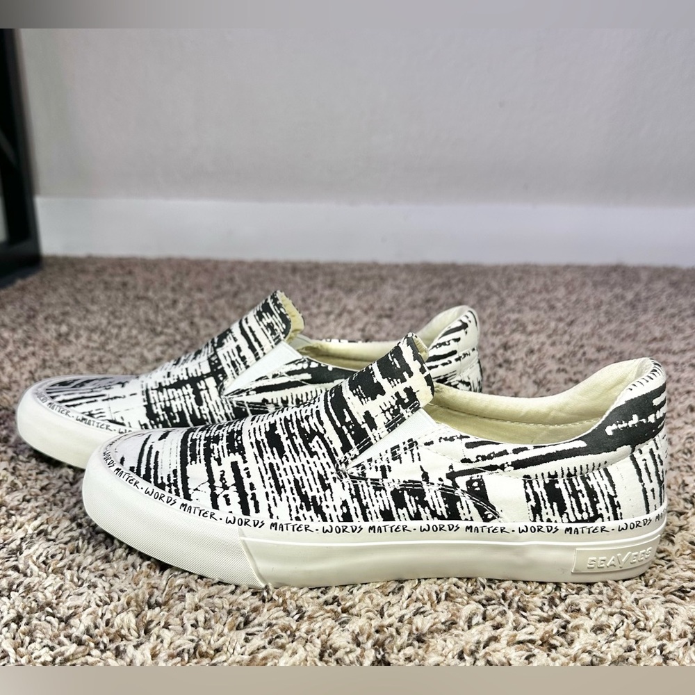 Seavees Hawthorne Slip On Women’s Size 8 Words Matter Limited Edition Shoes